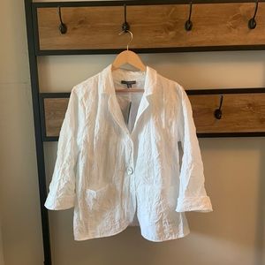 White crinkled blazer